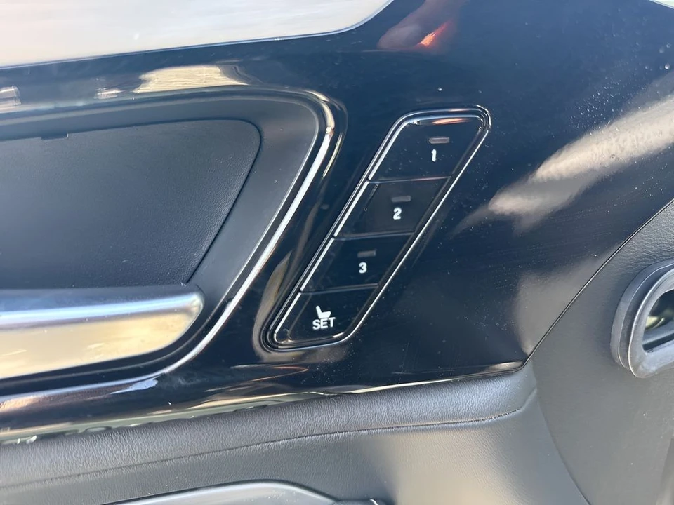 2025 Acura MDX 4th Gen - Image 11 of 21