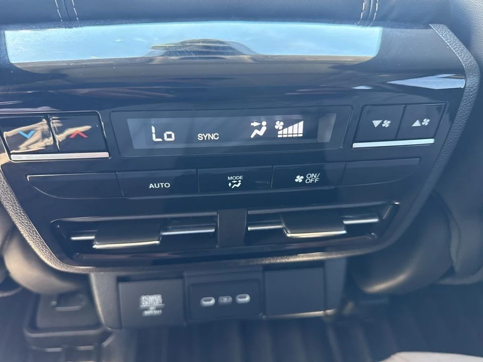 2025 Acura MDX 4th Gen - Image 14 of 21