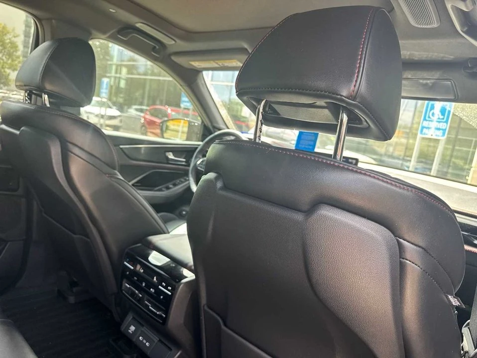 2025 Acura MDX 4th Gen - Image 8 of 10