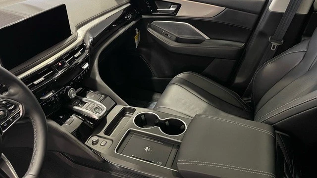 2025 Acura MDX 4th Gen - Image 28 of 31