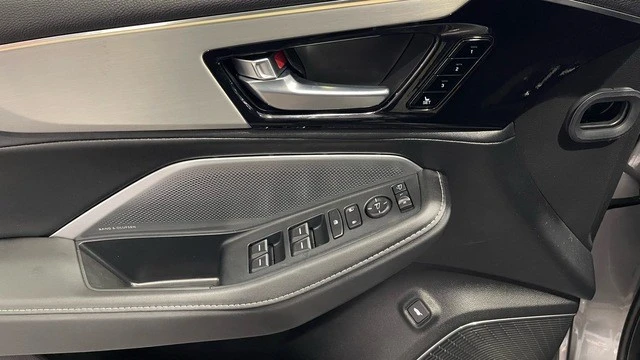 2025 Acura MDX 4th Gen - Image 25 of 31