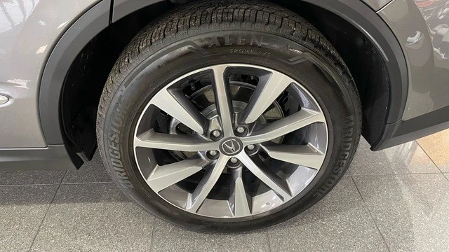 2025 Acura MDX 4th Gen - Image 23 of 31