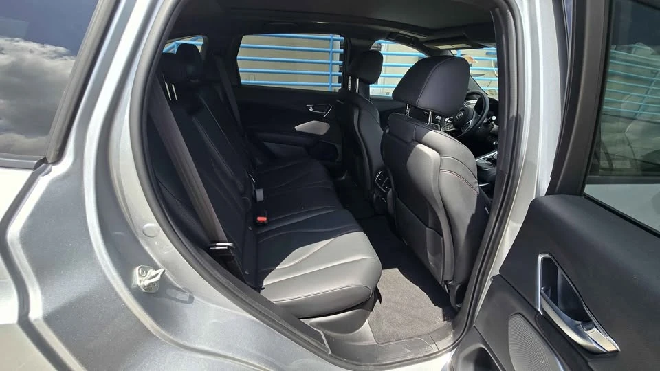 2025 Acura RDX 3rd Gen - Image 5 of 10