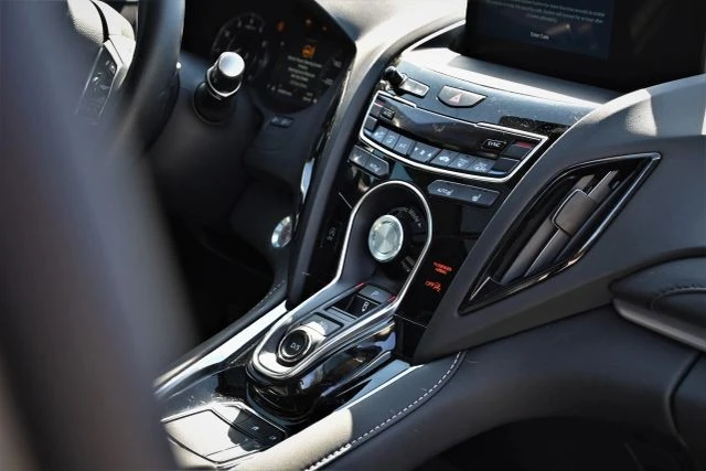 2025 Acura RDX 3rd Gen - Image 9 of 18