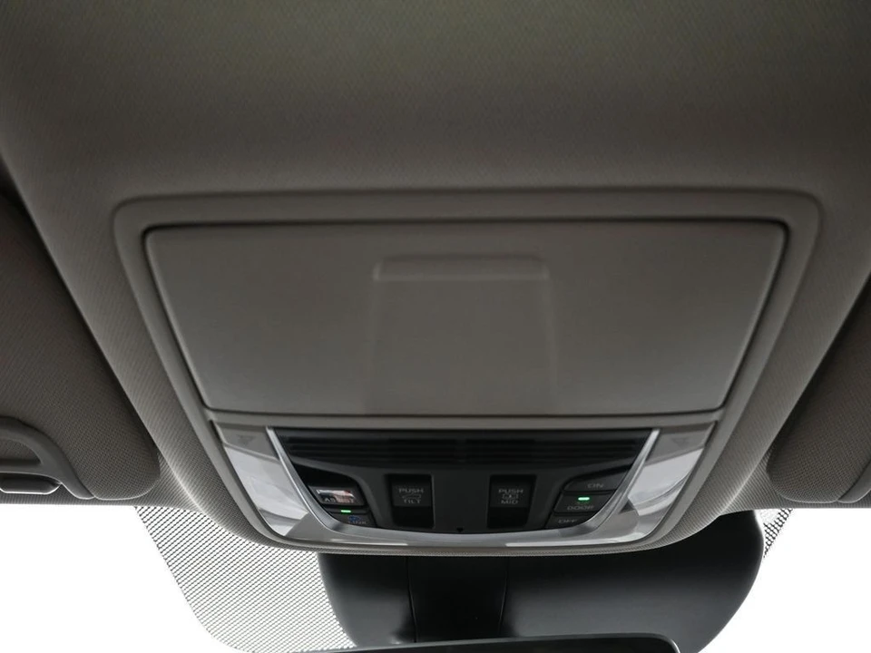 2025 Acura RDX 3rd Gen - Image 17 of 21