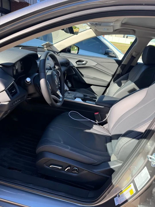 2025 Acura TLX - Image 9 of 18