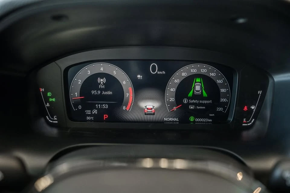 2025 Acura ADX - Image 19 of 20