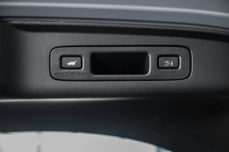 2025 Acura ADX - Image 12 of 20