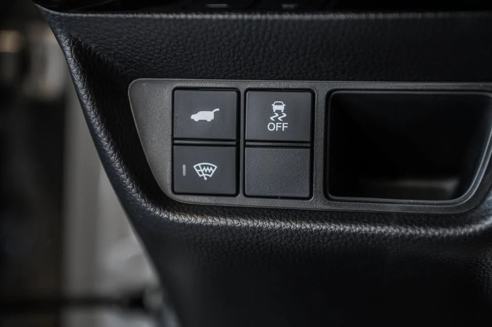 2025 Acura ADX - Image 17 of 20