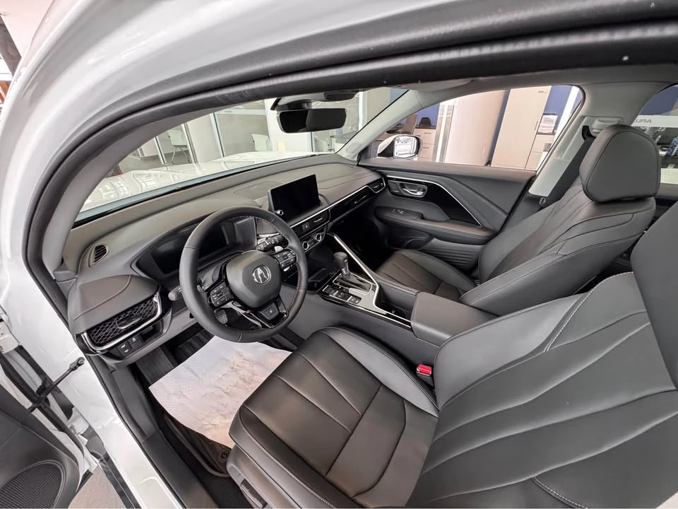 2025 Acura ADX - Image 4 of 4