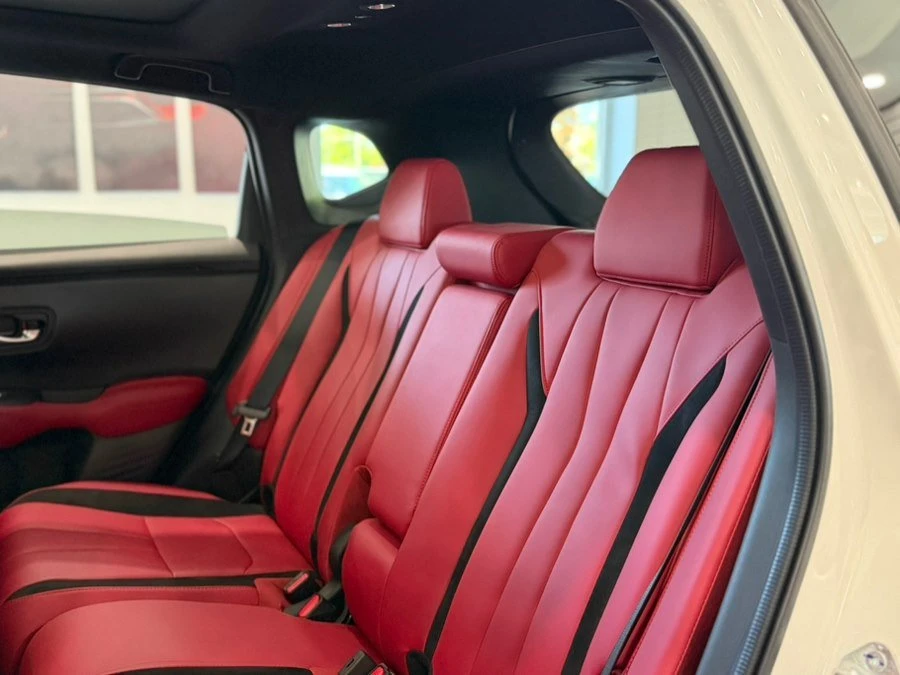 2025 Acura ADX - Image 16 of 20