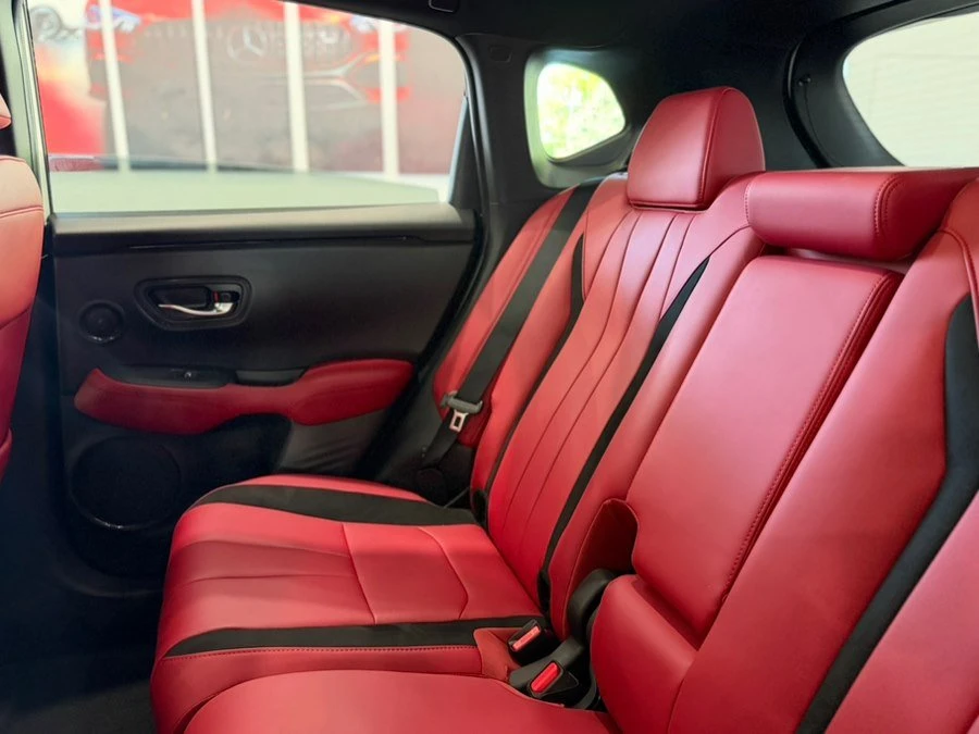 2025 Acura ADX - Image 17 of 20