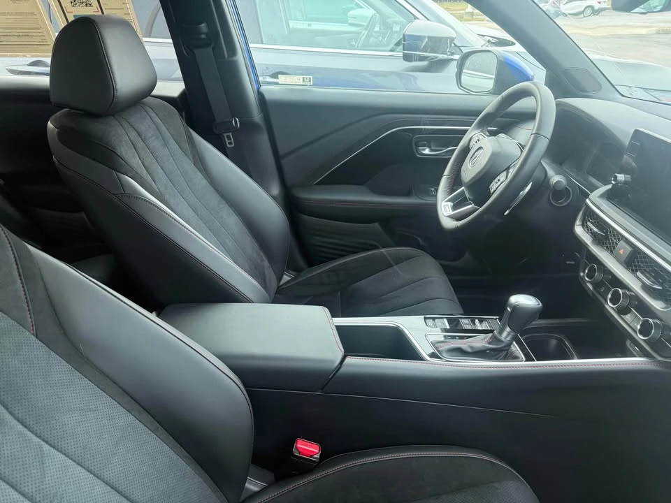 2025 Acura ADX - Image 6 of 9
