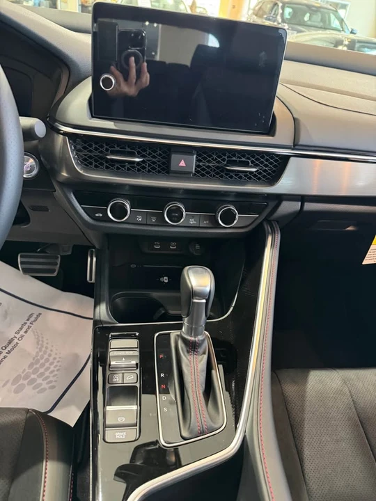 2025 Acura ADX - Image 8 of 15