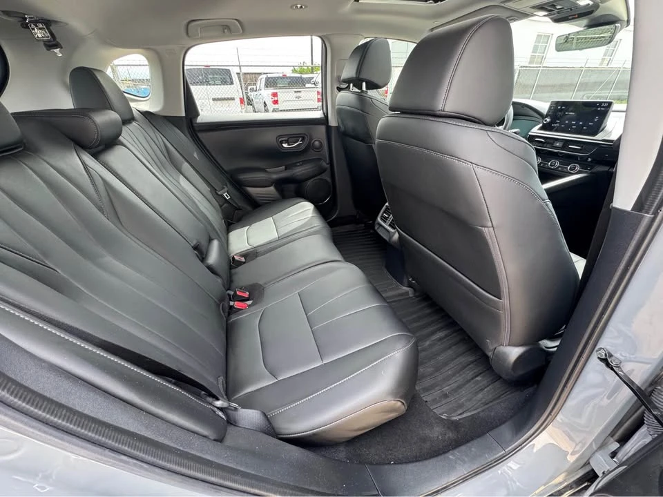 2025 Acura ADX - Image 11 of 20