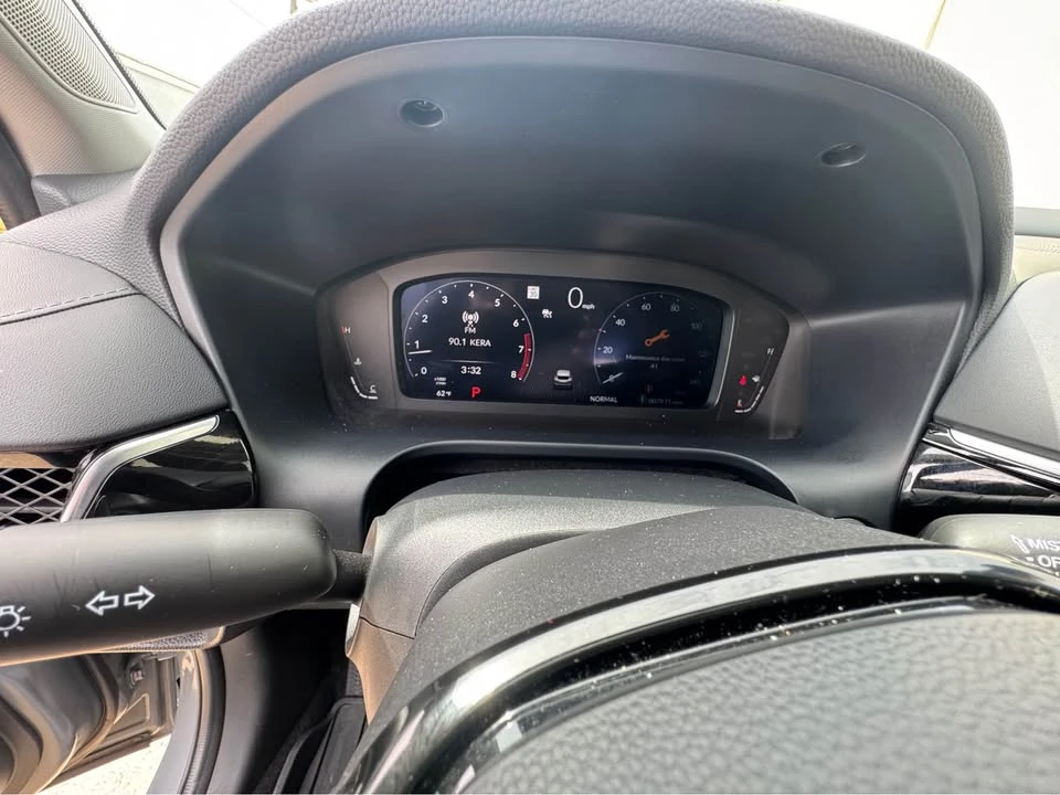 2025 Acura ADX - Image 16 of 20