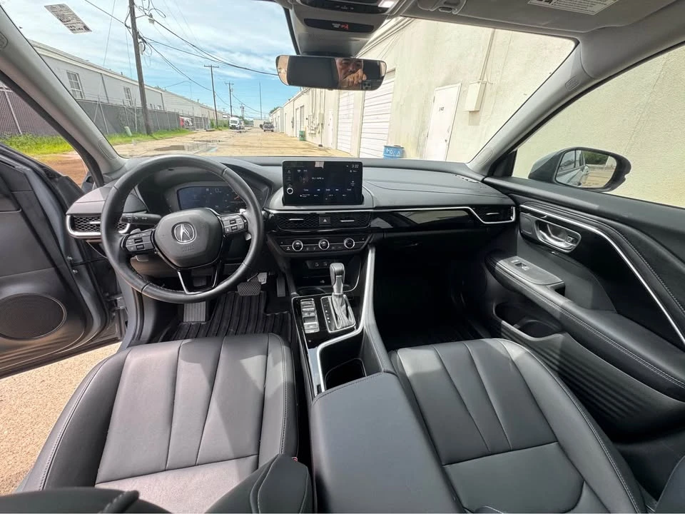 2025 Acura ADX - Image 18 of 20
