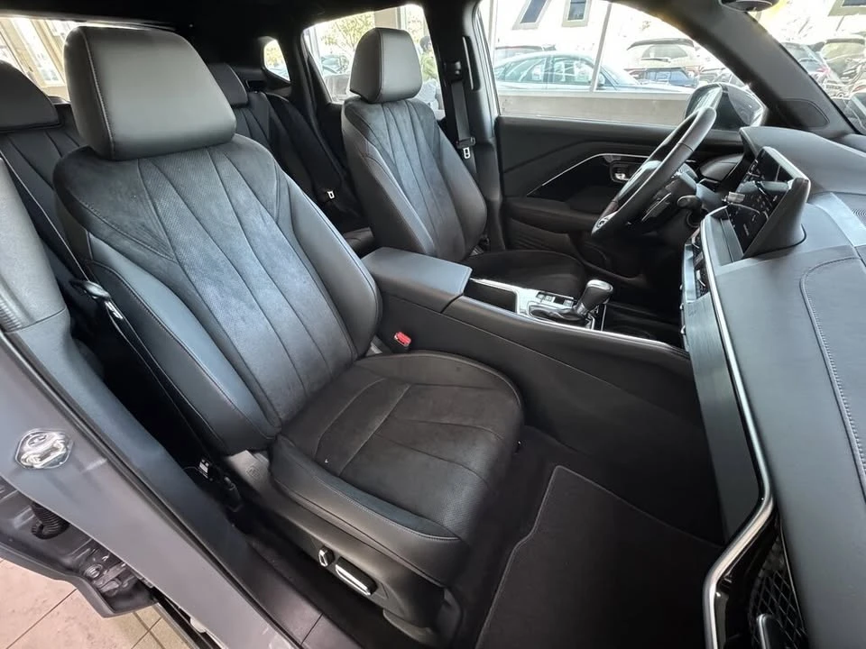 2025 Acura ADX - Image 12 of 14