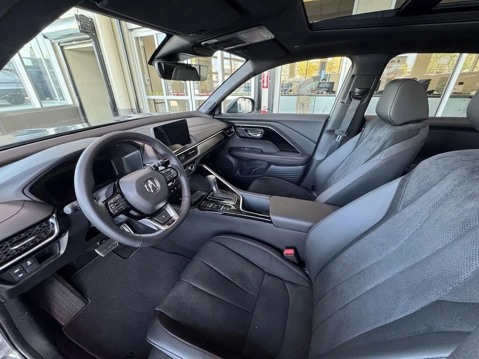 2025 Acura ADX - Image 4 of 14