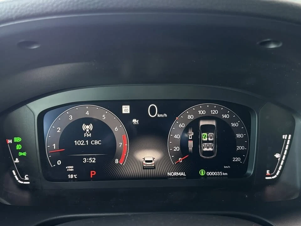 2025 Acura ADX - Image 8 of 14