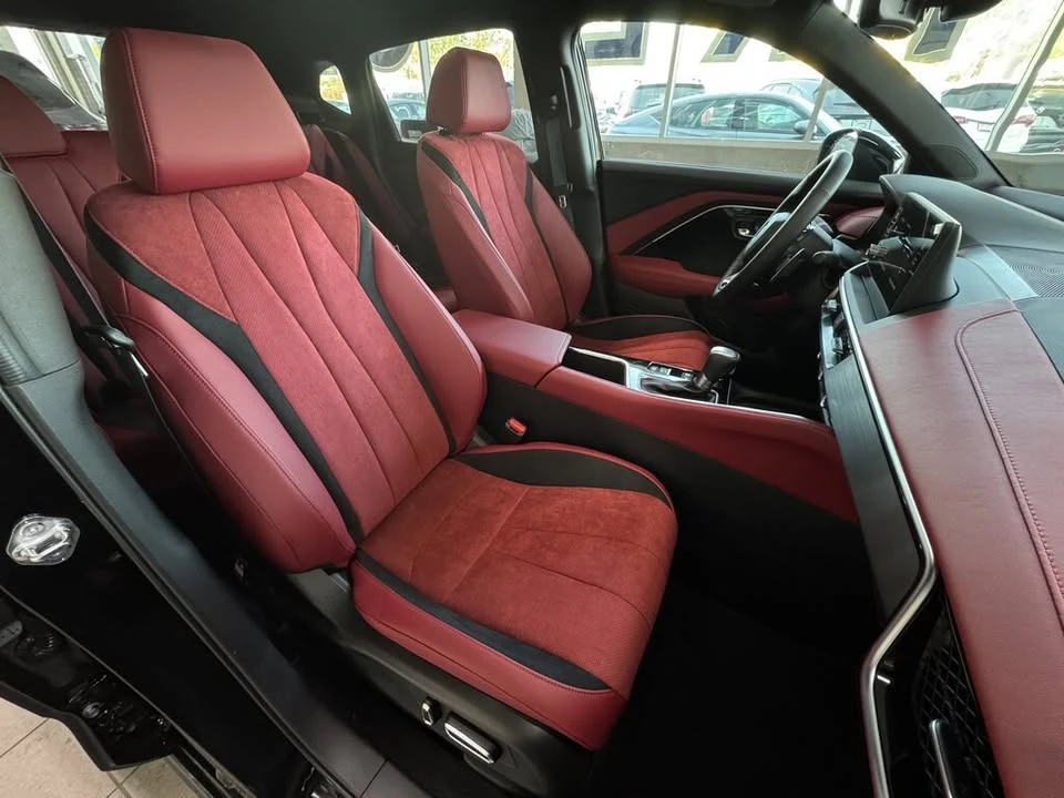 2025 Acura ADX - Image 14 of 17