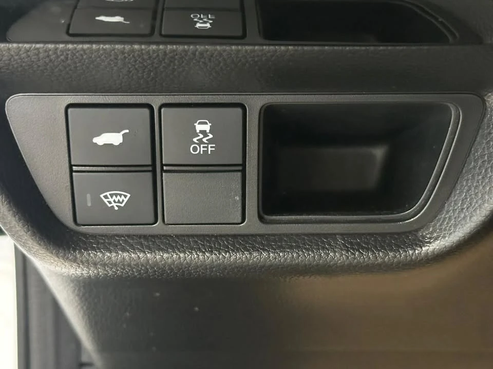 2025 Acura ADX - Image 15 of 20
