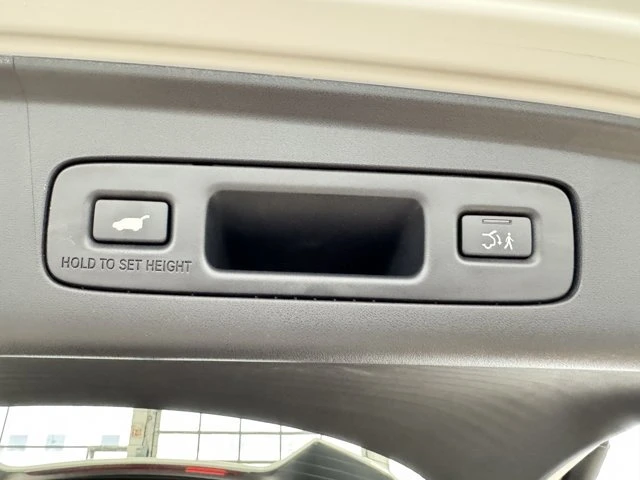 2025 Acura ADX - Image 10 of 20