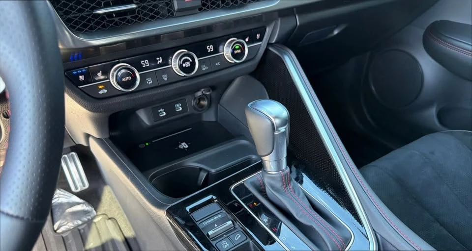 2025 Acura ADX - Image 16 of 20
