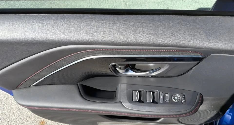 2025 Acura ADX - Image 17 of 20
