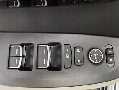 2025 Acura ADX - Image 9 of 19