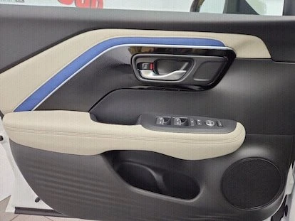 2025 Acura ADX - Image 8 of 19