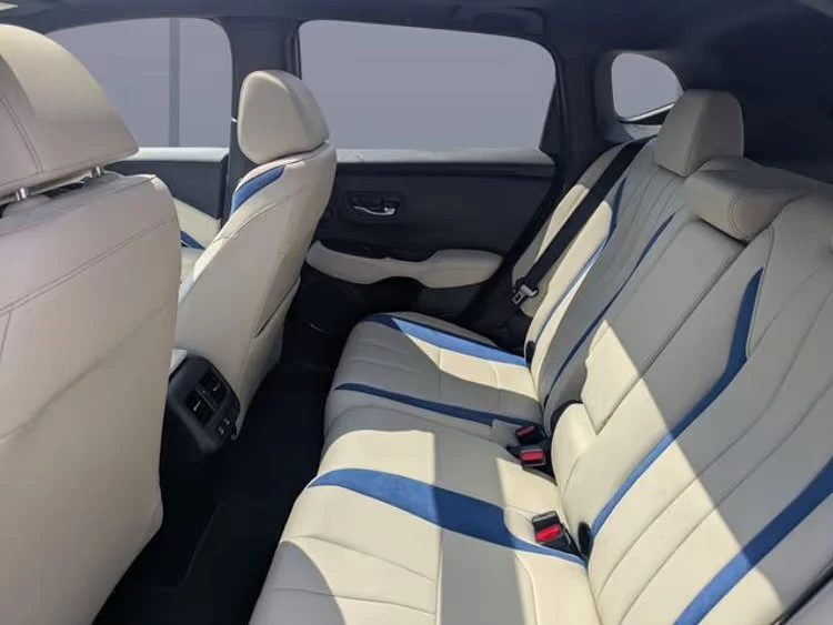 2025 Acura ADX - Image 11 of 13