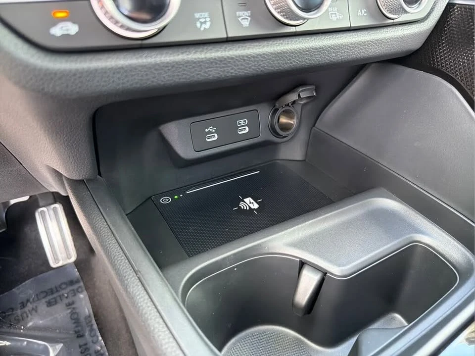 2025 Acura ADX - Image 10 of 20