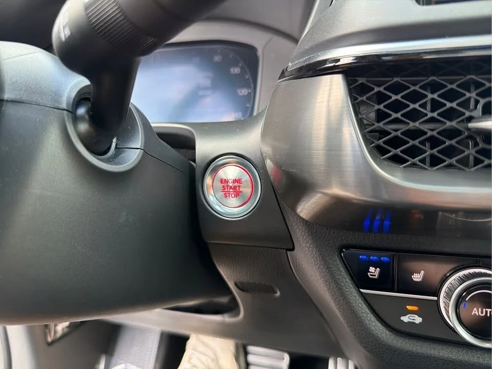 2025 Acura ADX - Image 12 of 20