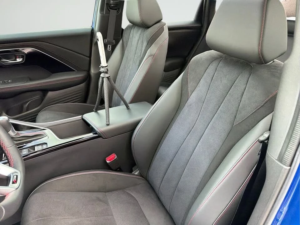 2025 Acura ADX - Image 18 of 20