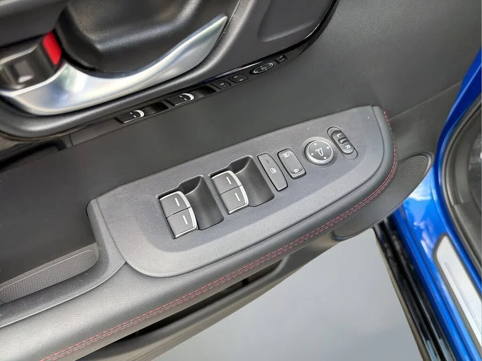 2025 Acura ADX - Image 15 of 20