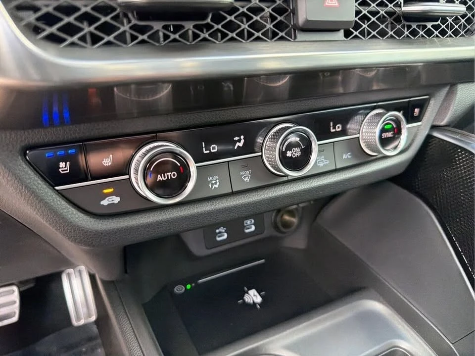 2025 Acura ADX - Image 9 of 20