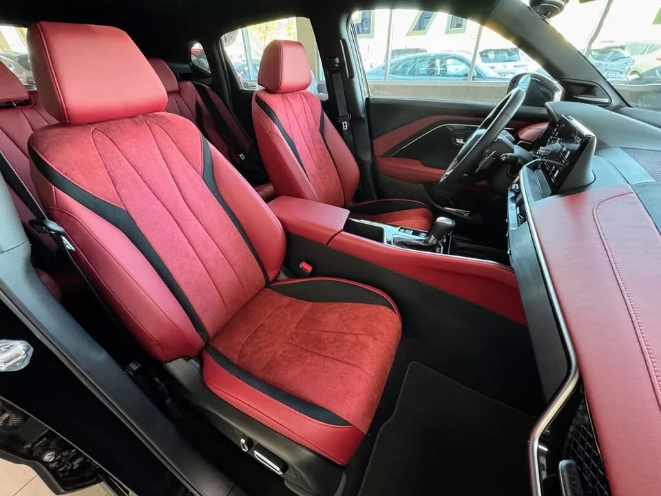 2025 Acura ADX - Image 13 of 16