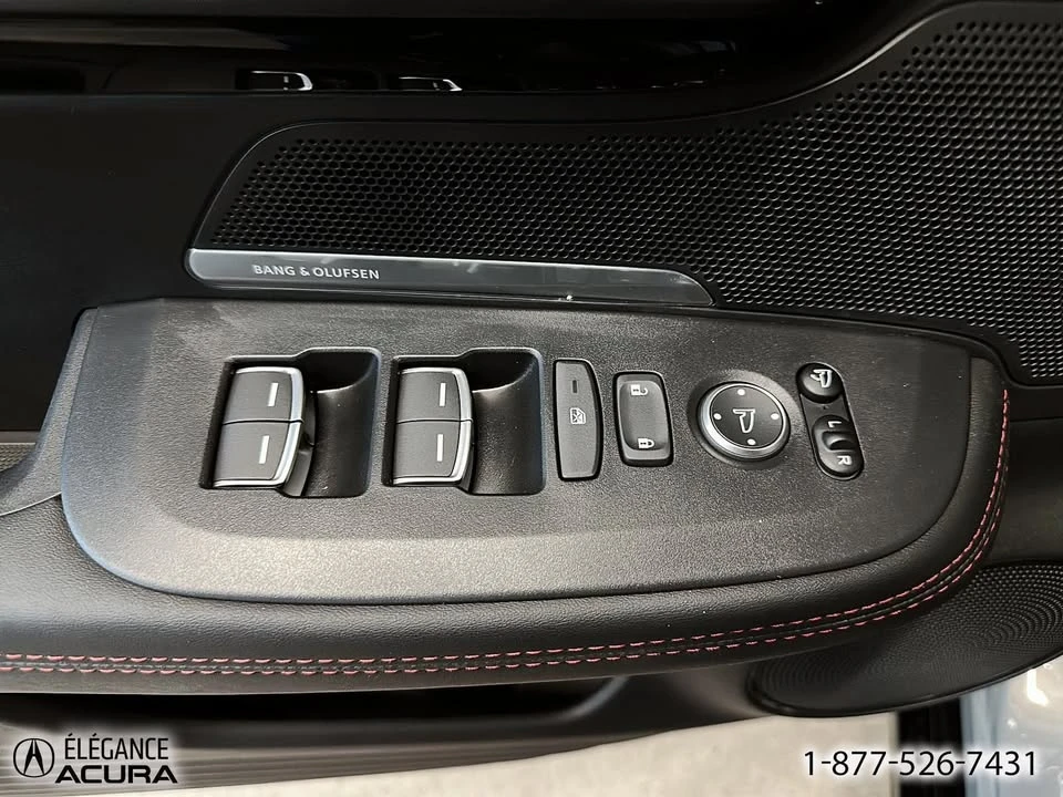 2025 Acura ADX - Image 15 of 20