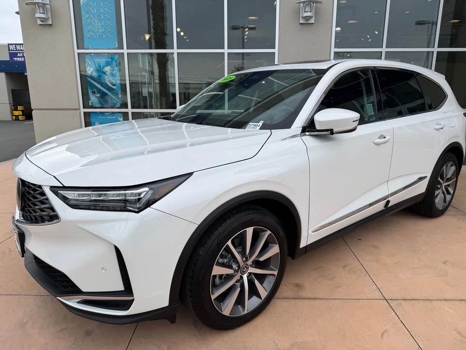 2025 Acura MDX 4th Gen - Image 2 of 13