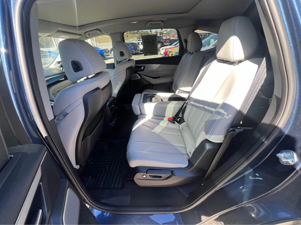 2025 Acura MDX 4th Gen - Image 7 of 12