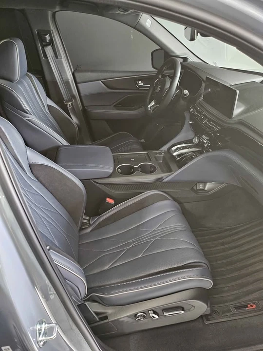 2025 Acura MDX 4th Gen - Image 11 of 19