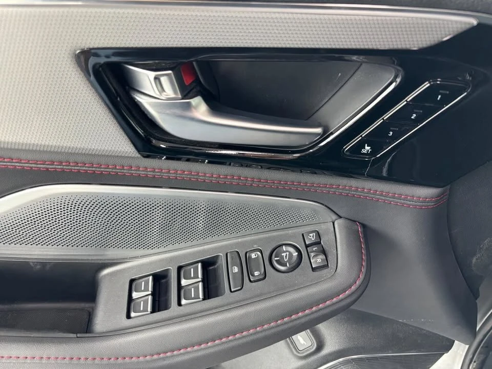 2025 Acura MDX 4th Gen - Image 8 of 17