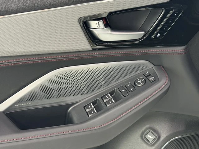 2025 Acura MDX 4th Gen - Image 12 of 20