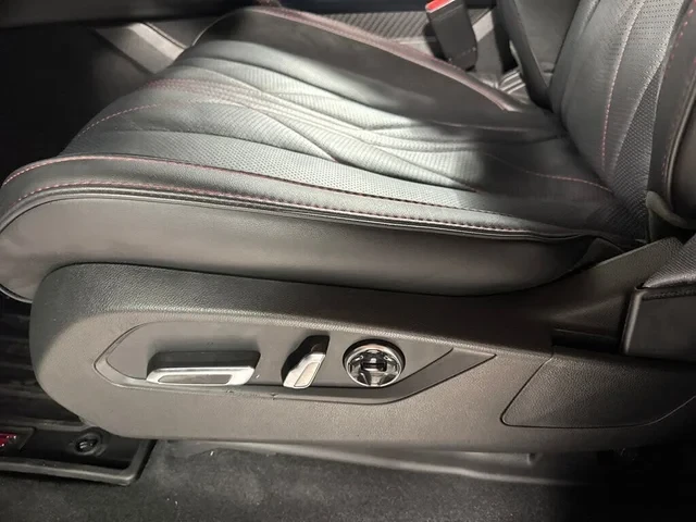 2025 Acura MDX 4th Gen - Image 17 of 20