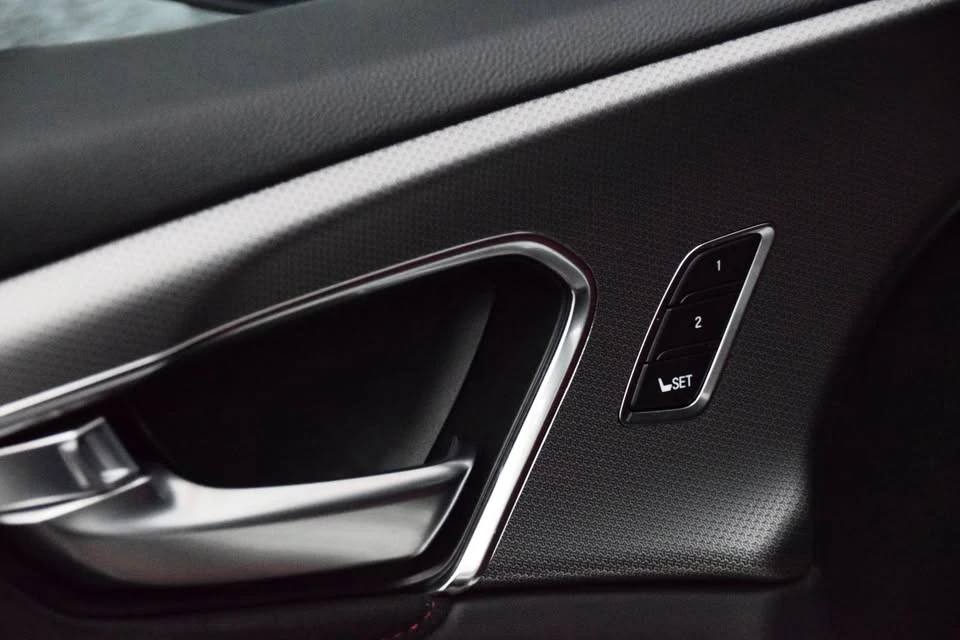 2025 Acura RDX 3rd Gen - Image 19 of 20