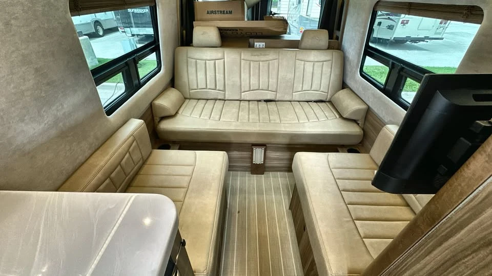 2025 Airstream - Image 10 of 20
