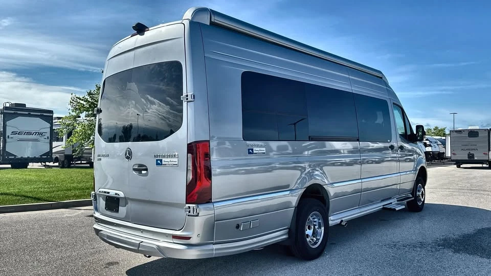 2025 Airstream - Image 2 of 20