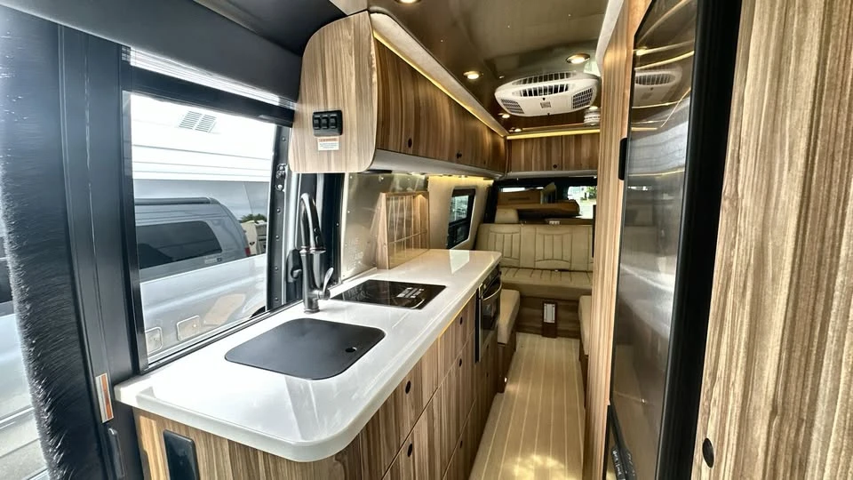 2025 Airstream - Image 8 of 20