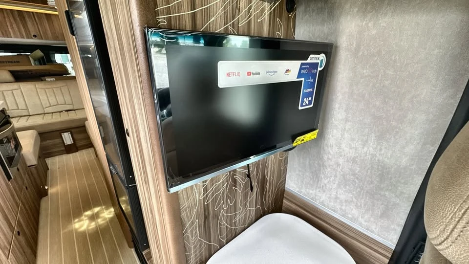2025 Airstream - Image 16 of 20